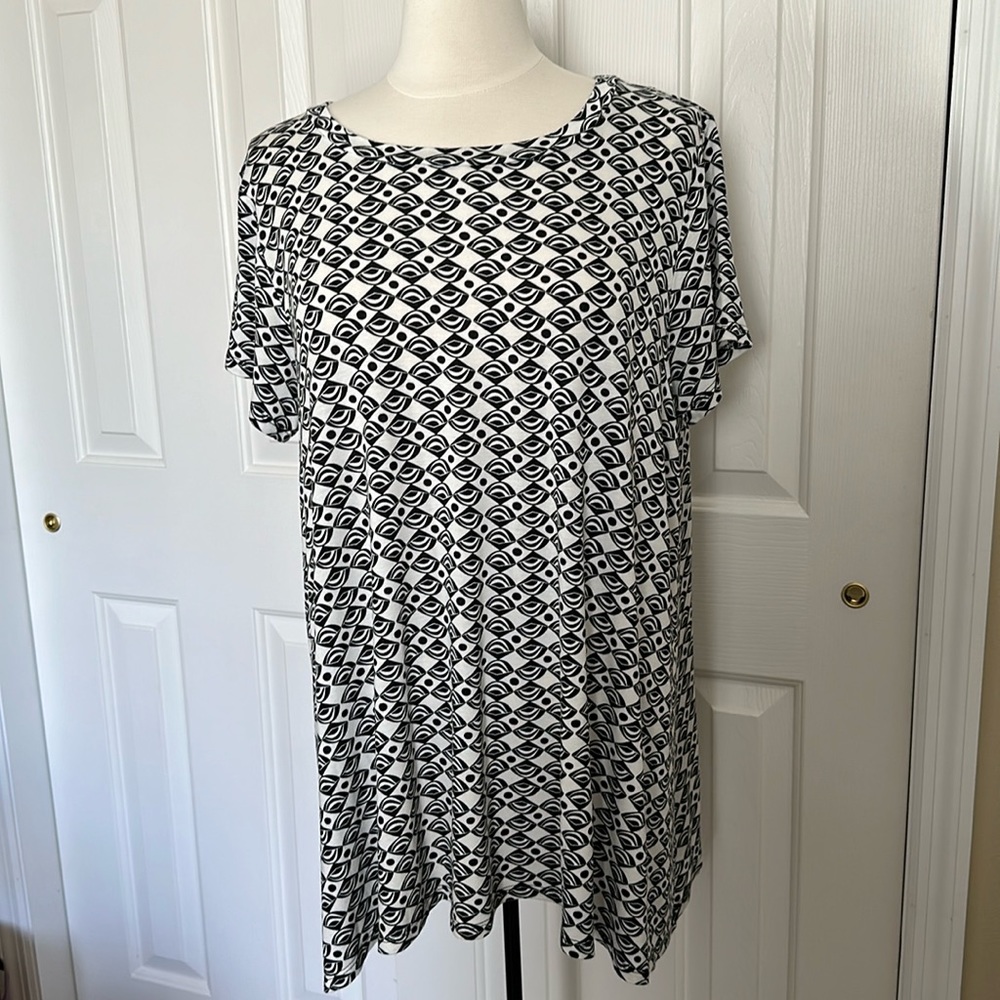 Honey & Lace  black and white geometric crew neck tunic